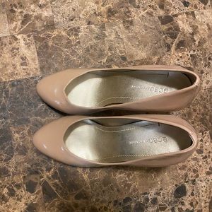 Women Tan heels size 7